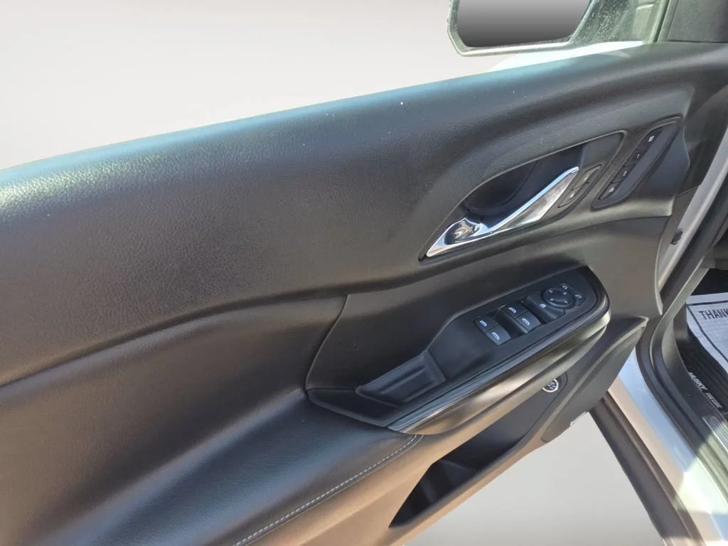 Used 2017 QUICKSILVER METALLIC GMC SLT image 10