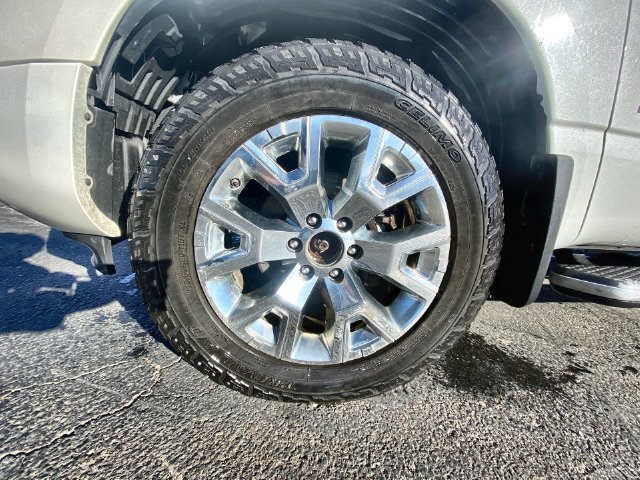 Used 2020 White Nissan Crew Cab SL 4x4 image 10