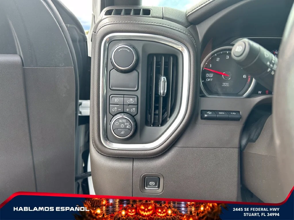 Used 2019 IRIDESCENT PEARL TRICOAT Chevrolet LTZ image 25