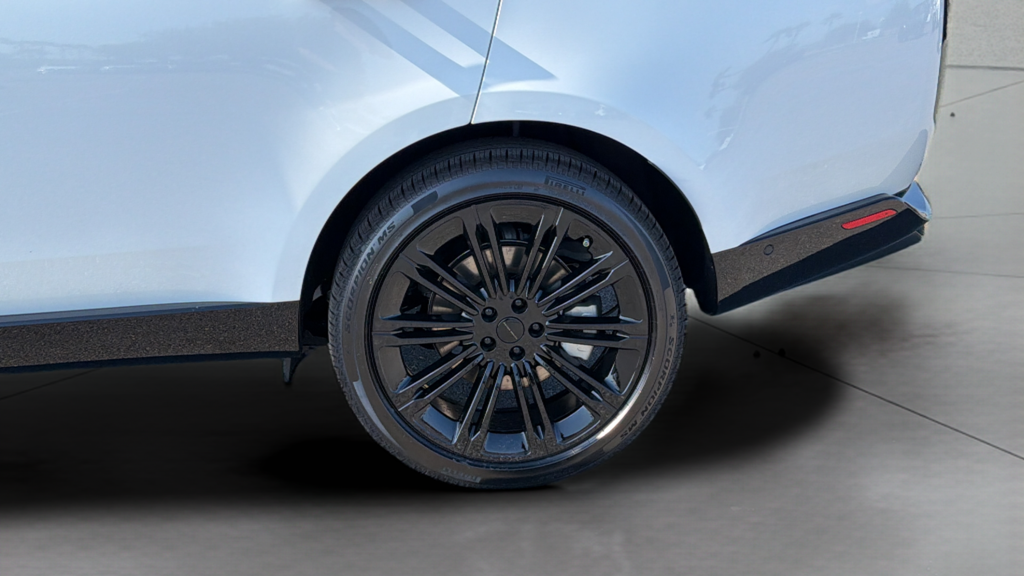 New 2026 Fuji White Land Rover SE image 16