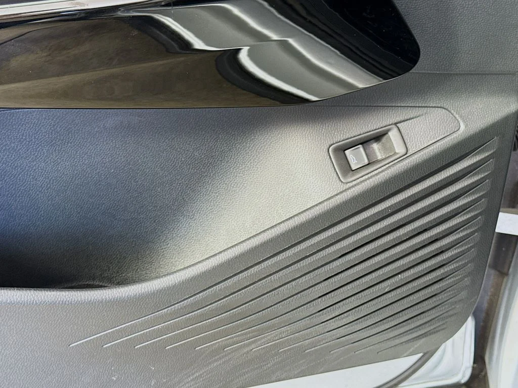 Used 2021 Silver Volkswagen Pro S image 18