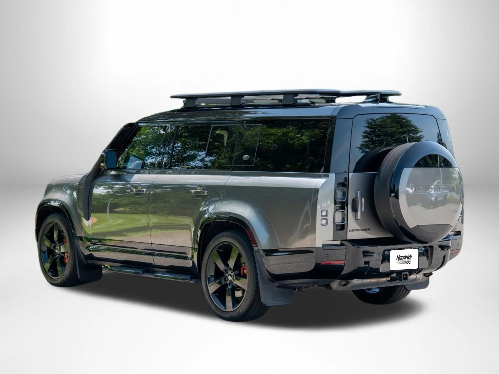 Used 2024 Silicon Silver Premium Metallic Land Rover X image 6