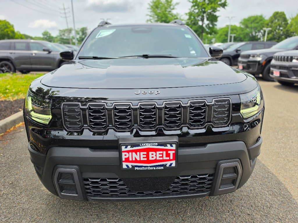 New 2026 Diamond Black Crystal Pearl-Coat Exterior Paint Jeep Laredo image 6