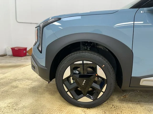 New 2027 Frost Blue / Black Roof Kia S image 19