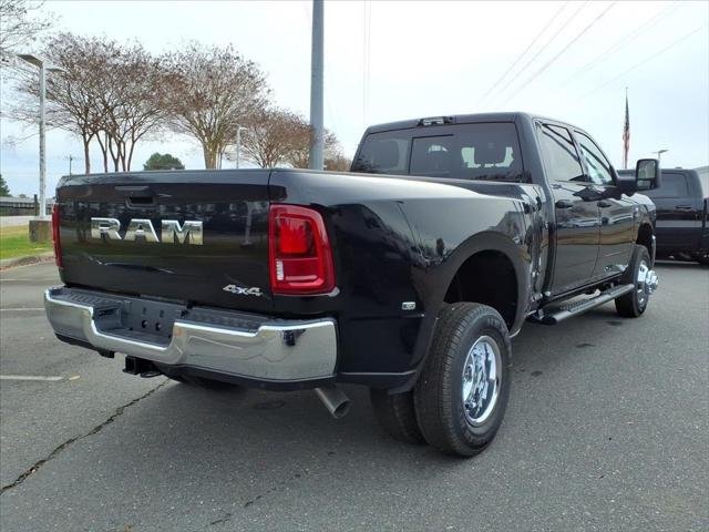 New 2026 Diamond Black Crystal Pearl-Coat Exterior Paint RAM TRADESMAN image 20