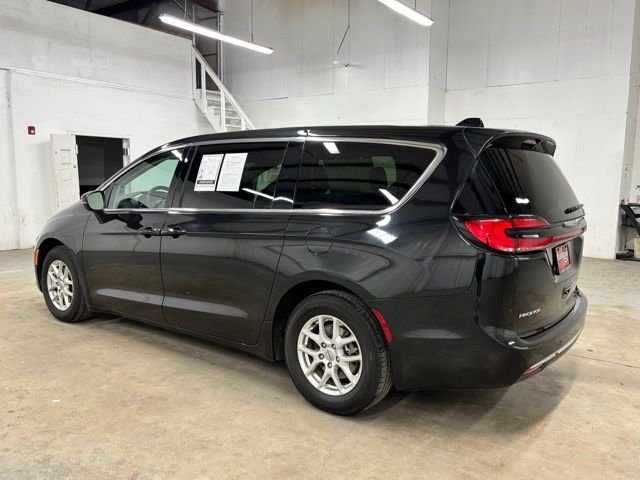 Used 2023 Black Chrysler Touring L image 5