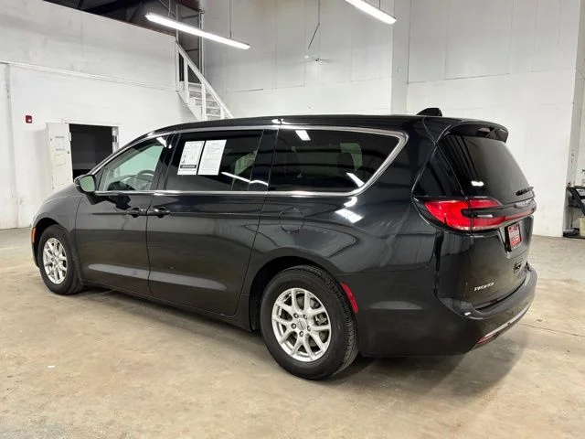 Used 2023 Black Chrysler Touring L image 5