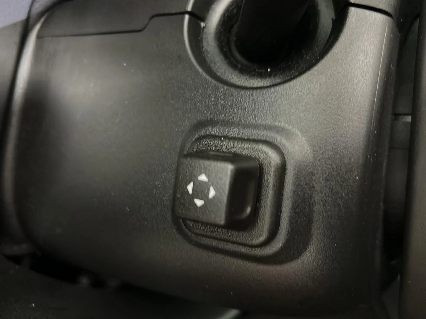 Used 2018 Iridium Metallic GMC SLT image 27