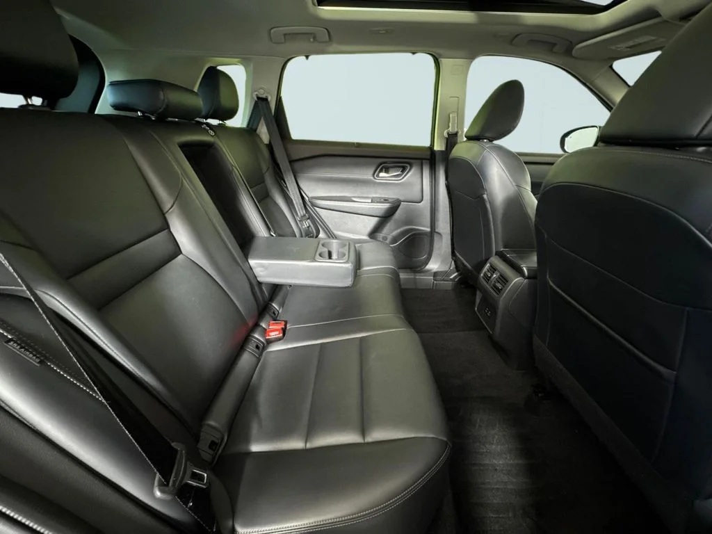 Used 2023 Super Black Nissan SV image 15