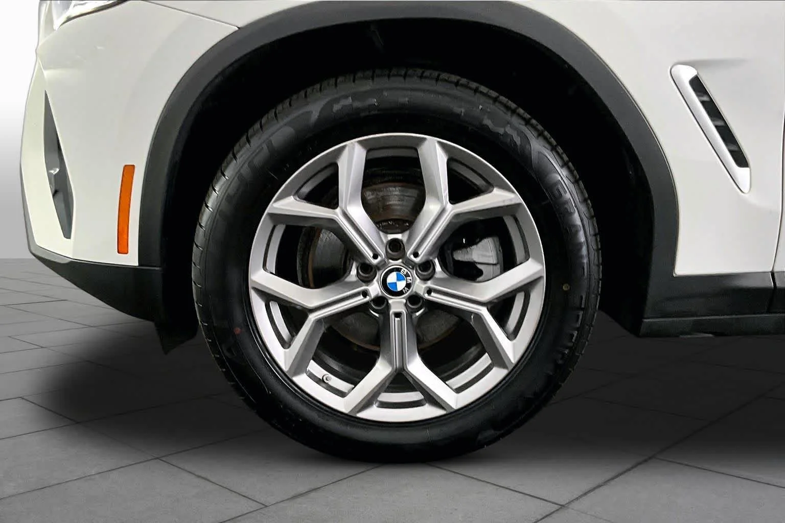 Used 2023 Alpine White BMW xDrive30i image 11