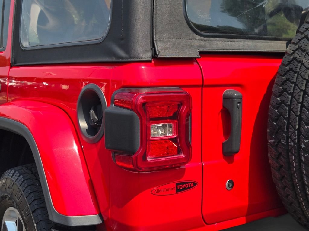 Used 2018 Red Jeep Unlimited Sahara image 10
