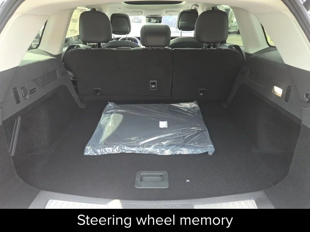 New 2026 Silver Radiance Metallic Clearcoat Lincoln Premiere image 14