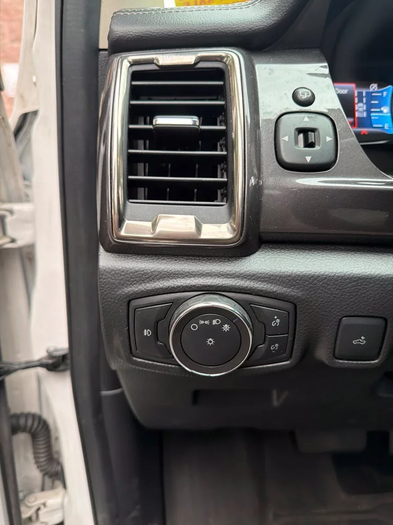 Used 2019 White Ford Lariat image 11