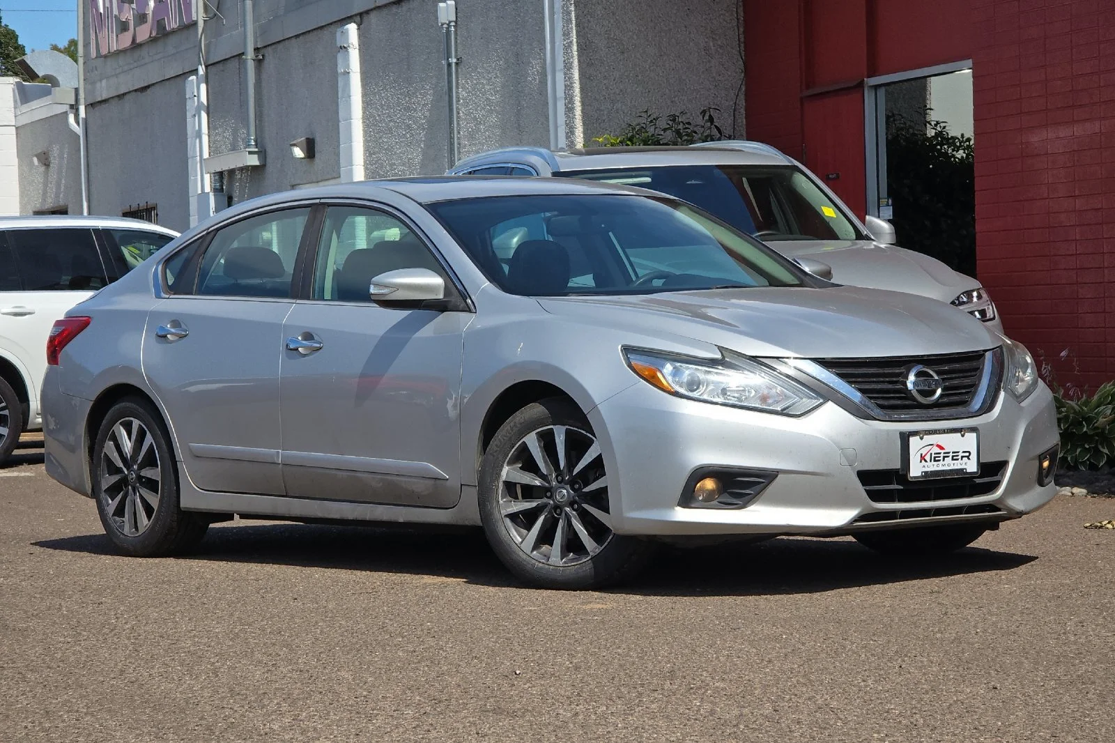 Used 2016 Brilliant Silver Nissan 2.5 SL image 2