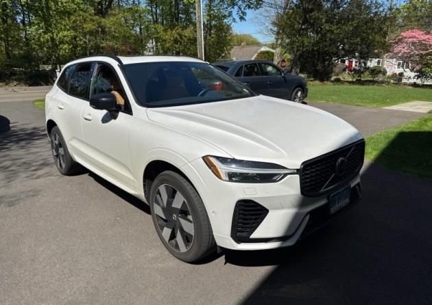 2023 Volvo XC60 T8 Ultimate Dark Theme AWD's photo