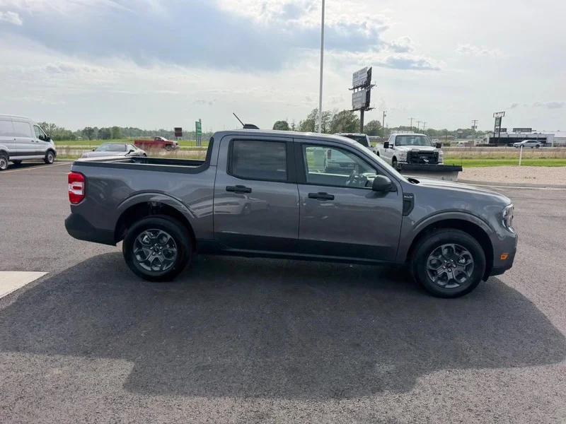 New 2026 Carbonized Gray Metallic Ford XLT image 4