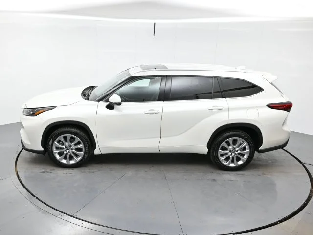 Used 2021 Blizzard Pearl Toyota Limited image 35