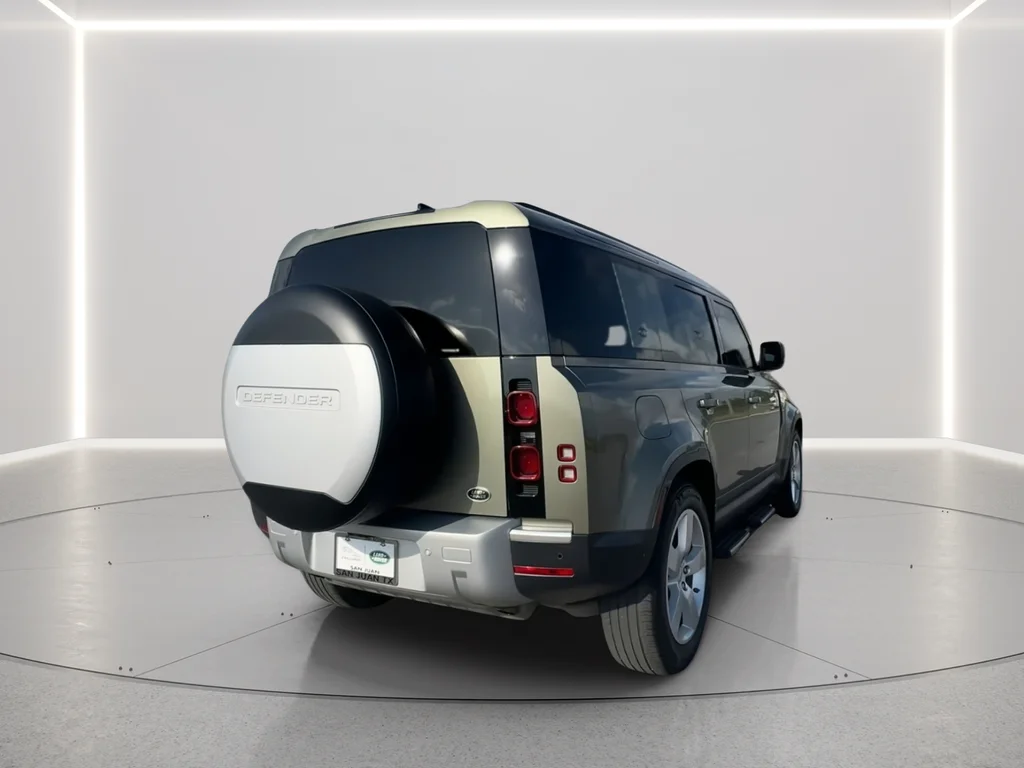 Used 2021 Green Land Rover SE image 8