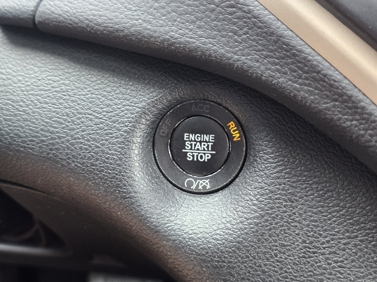 Used 2017 Red Jeep Limited image 32