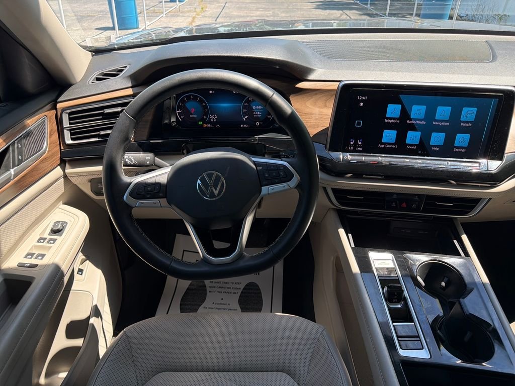 Used 2024 Gray Volkswagen 2.0T SE w/Technology image 32