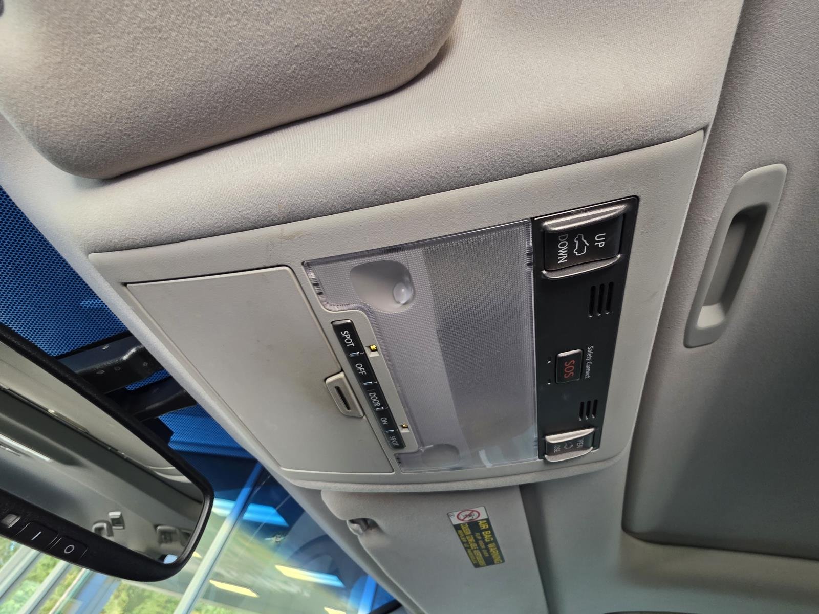 Used 2015 Silver Lexus 570 image 33