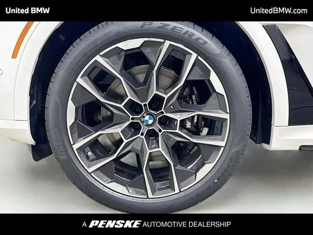 New 2027 Mineral White Metallic BMW X7 40i image 2
