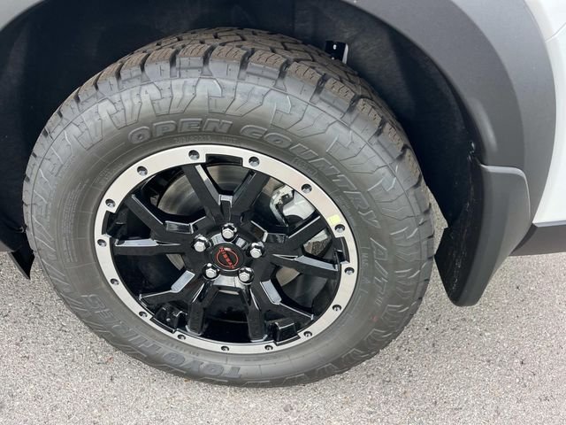 New 2026 Everest White Pearl TriCoat / Super Black Two-tone Nissan Rock Creek® image 11