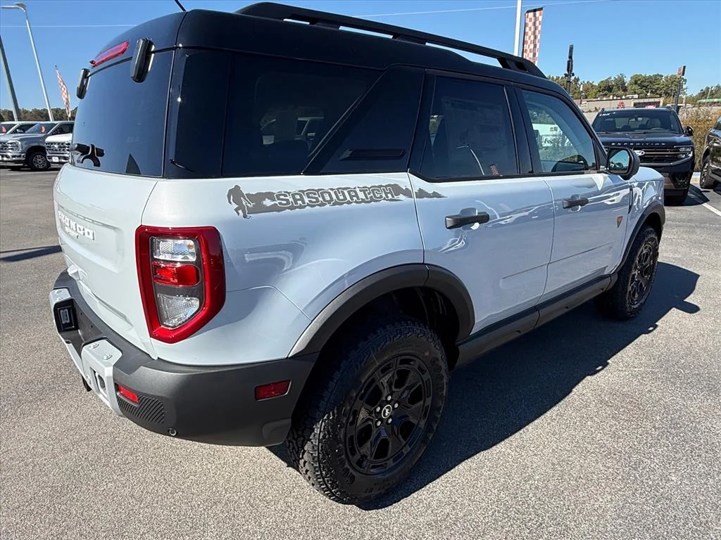 New 2026 Space White Metallic Ford Badlands® image 4