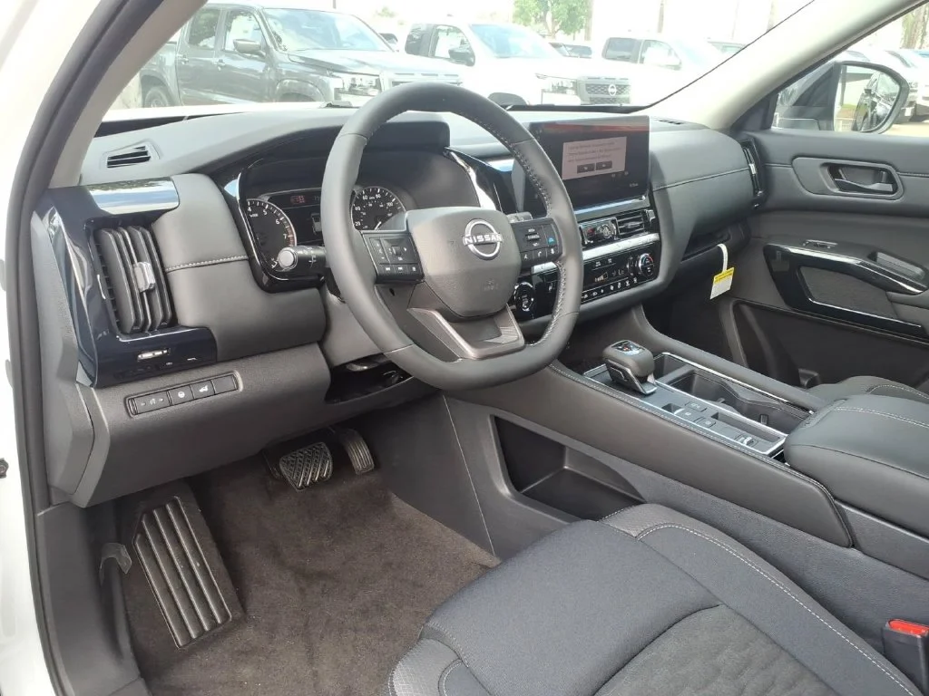New 2026 Everest White Pearl TriCoat Nissan SV image 8