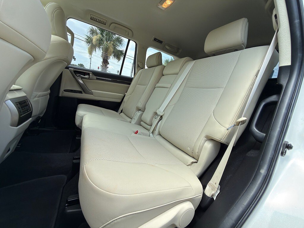 Used 2020 Starfire Pearl Lexus Base image 11