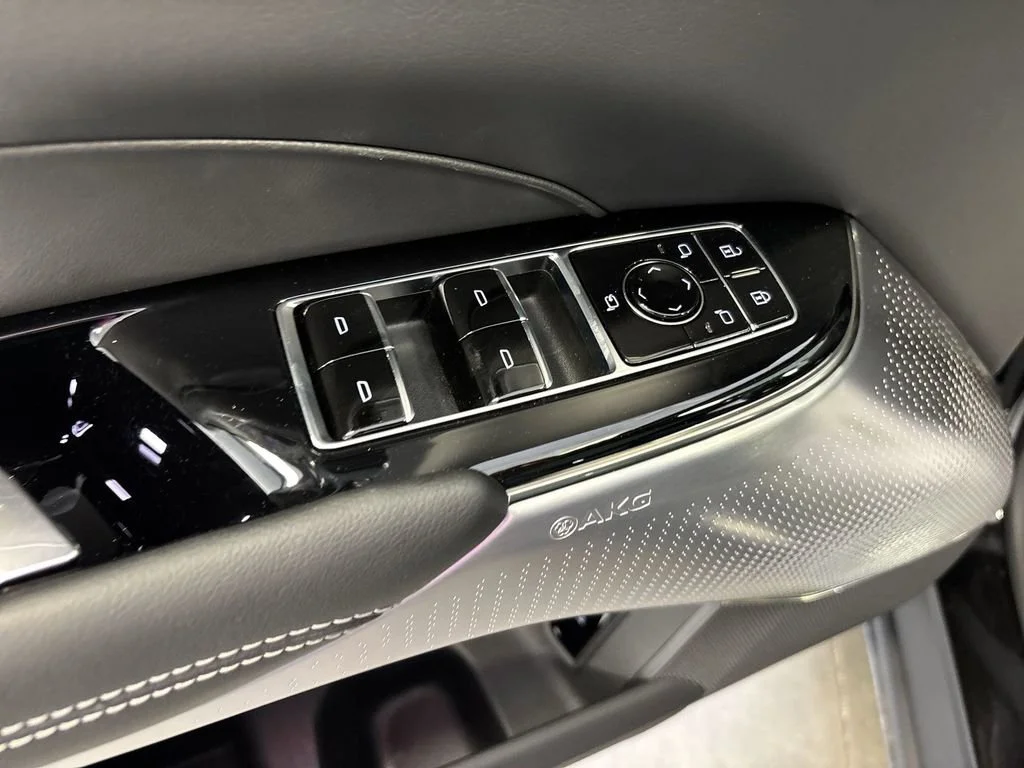 2025 Cadillac LYRIQ Luxury 2 - Photo 15