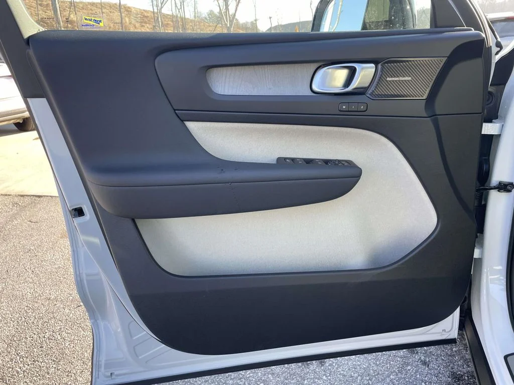 New 2026 Crystal White Volvo Ultra image 5