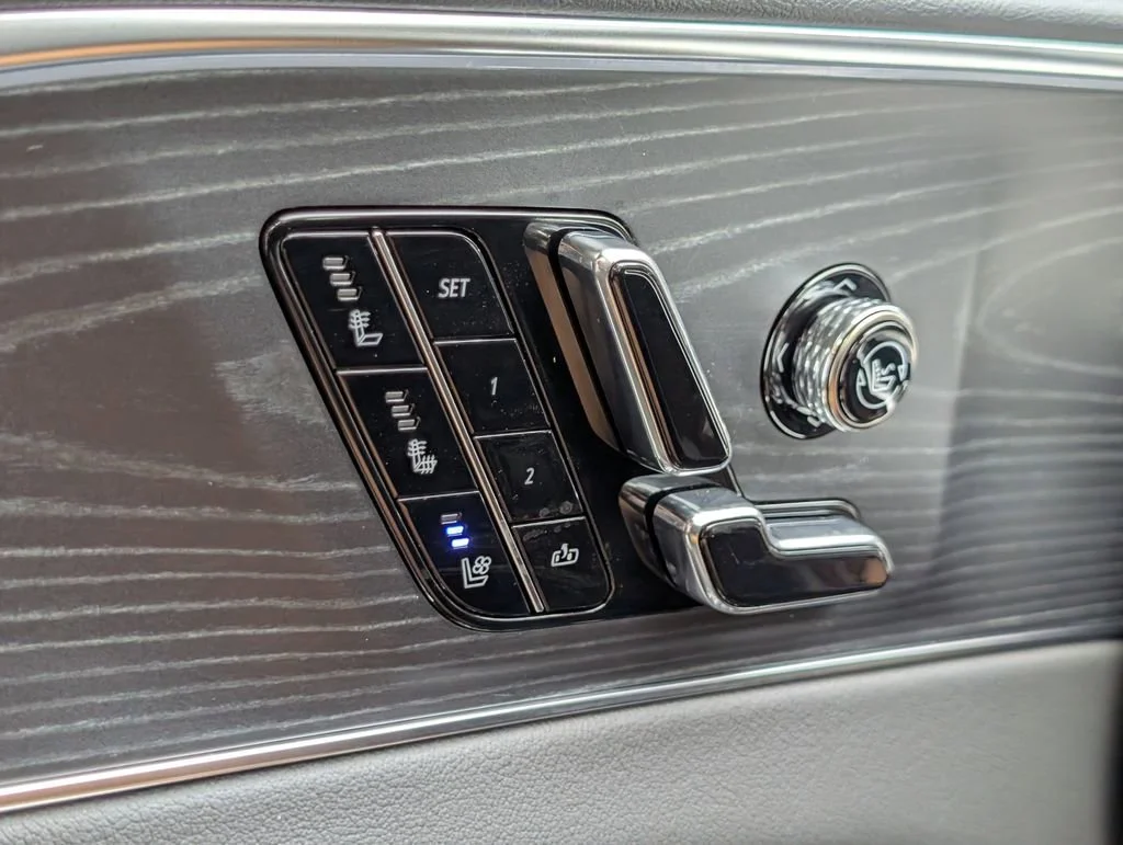 Certified Used 2026 Celestial Metallic Cadillac Premium Luxury image 31