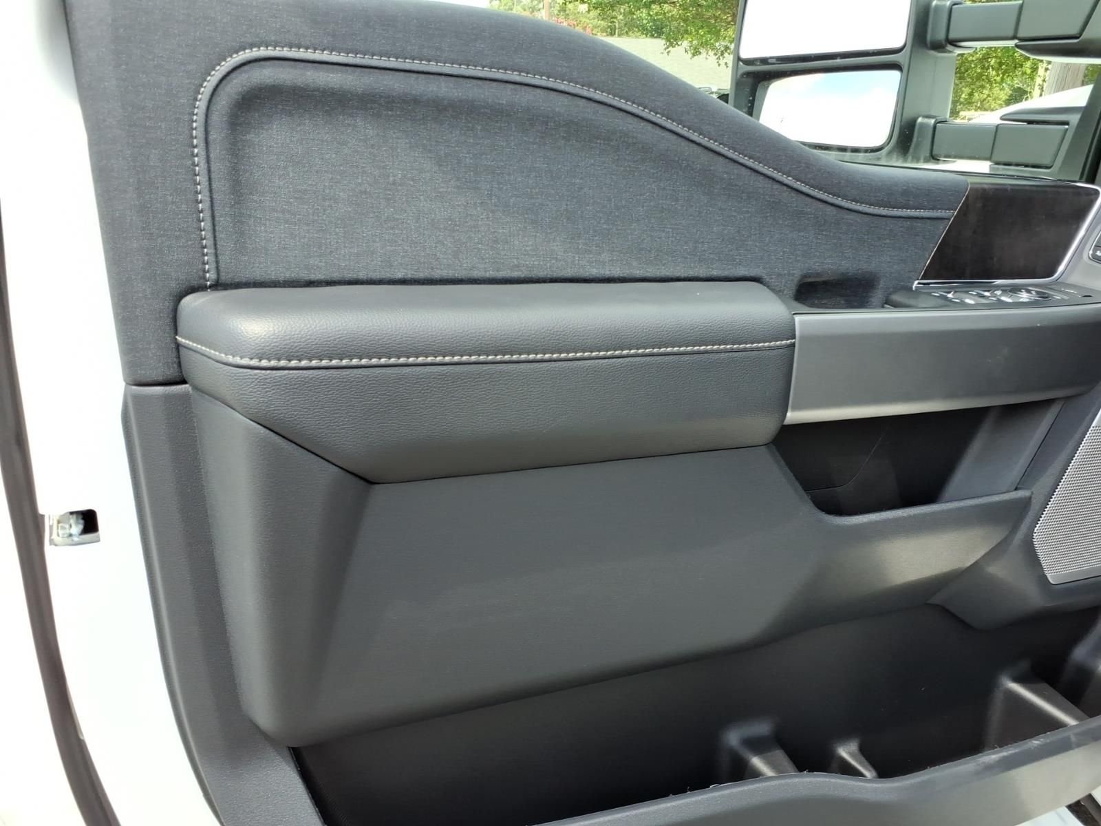 New 2026 Star White Metallic Tri-Coat Ford F-250® Lariat® image 12