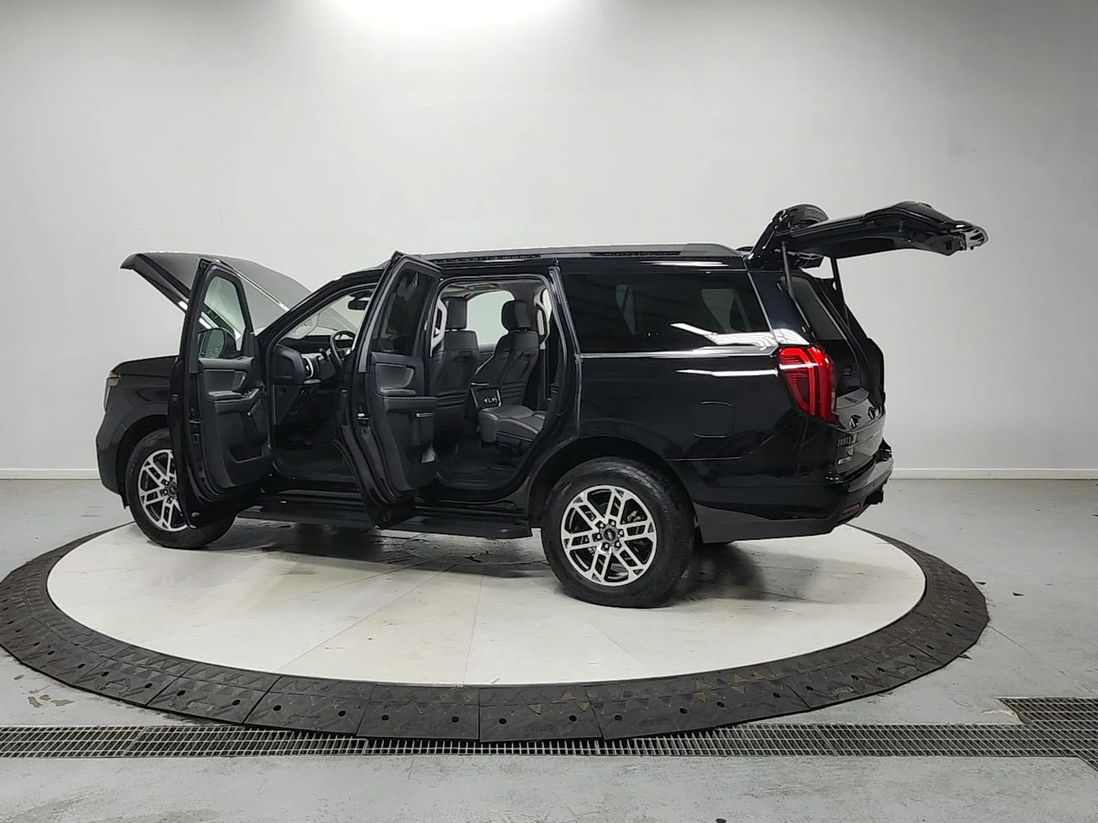 Used 2025 Black Ford Active image 14
