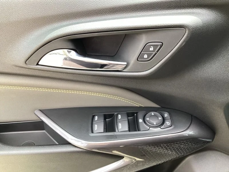 New 2026 Mosaic Black Metallic Chevrolet ACTIV image 19
