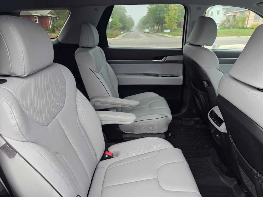 Used 2025 Hyper White Hyundai SEL image 7