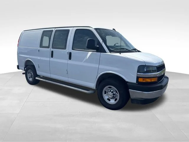 Used 2025 Summit White Chevrolet WT image 8