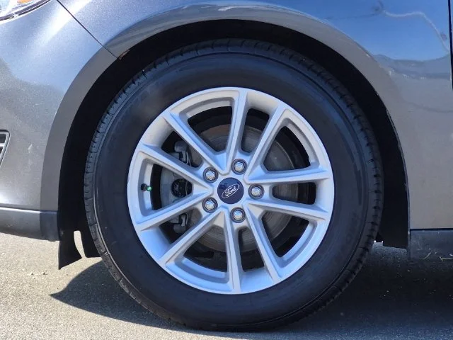Used 2018 Gray Ford SE image 17