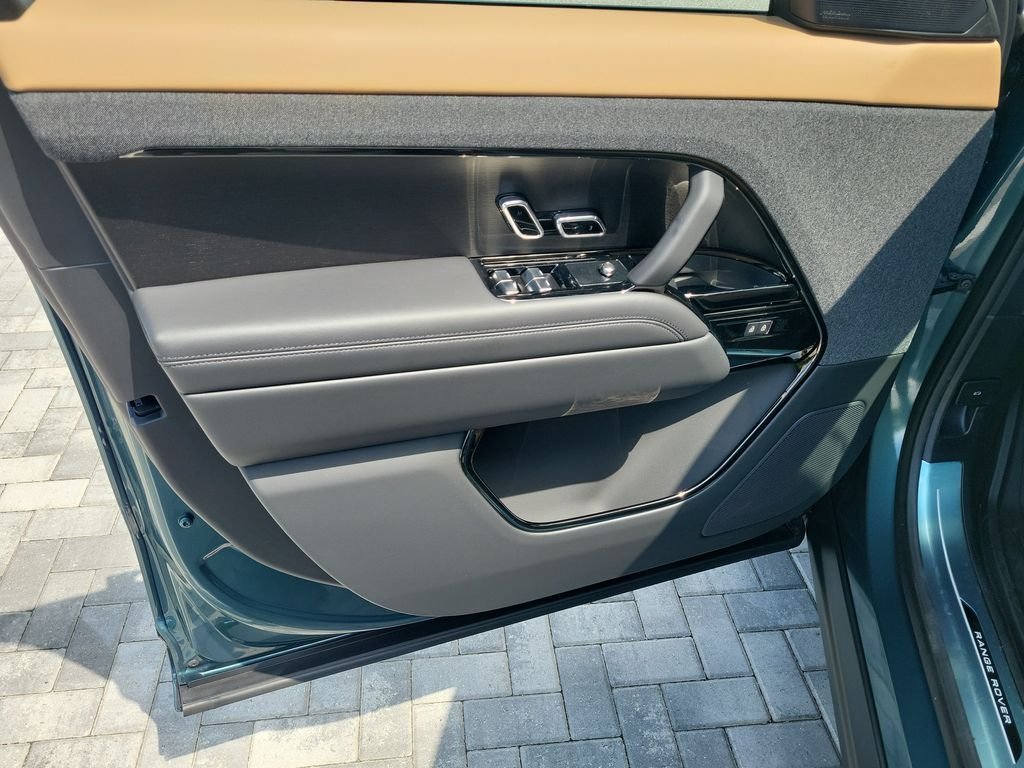 New 2026 Giola Green LAND ROVER Dynamic SE image 23