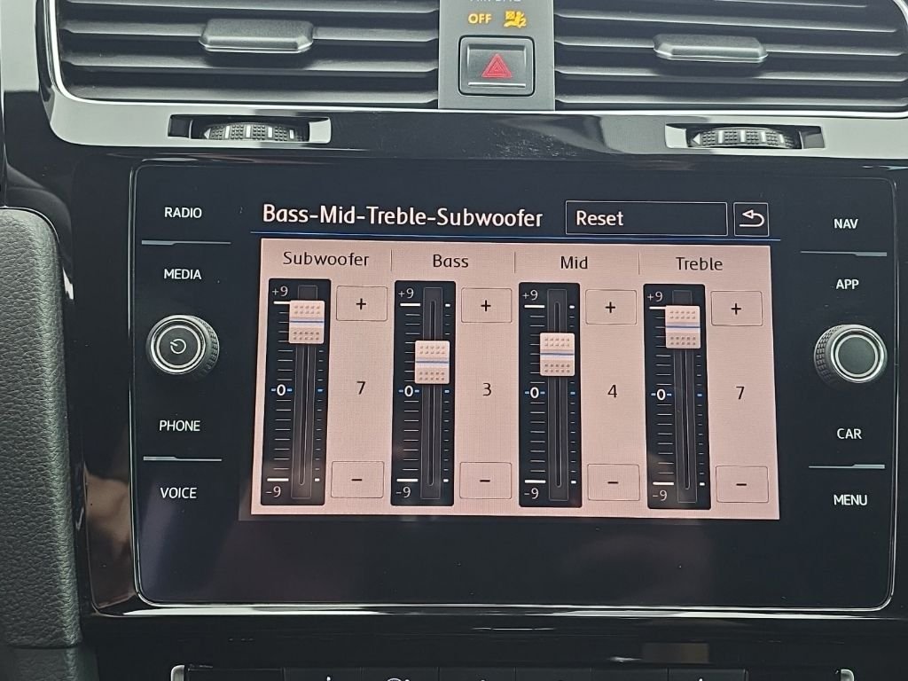 Used 2018  Volkswagen DCC & Navigation 4Motion image 17