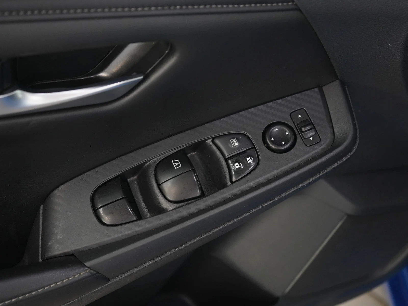 Used 2021 Electric Blue Metallic Nissan SV image 17