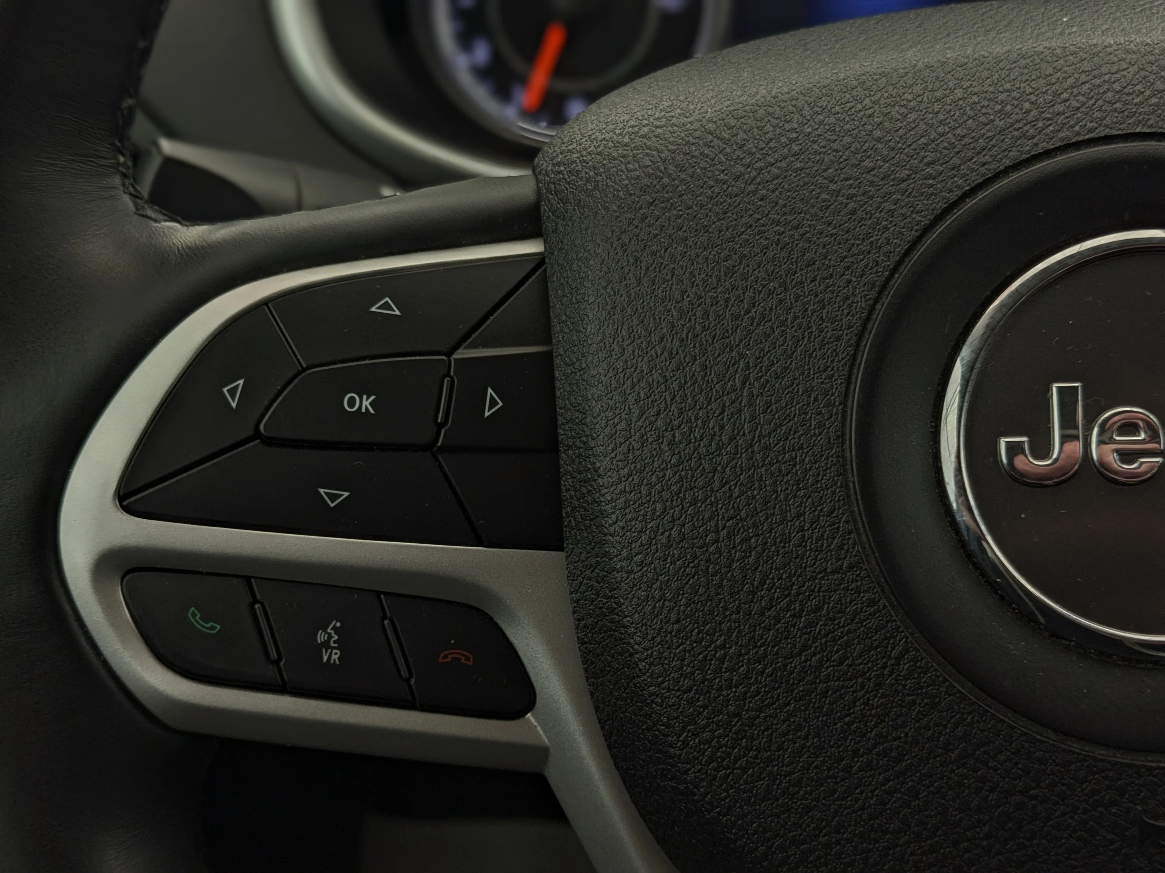 Used 2018 Grey Jeep Trailhawk - Cold Weather Pkg - Comfort Grp - Command View Sunroof - Napa Leather & More image 17