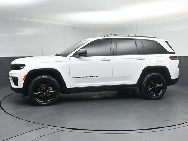 Used 2023 White Jeep Limited image 4