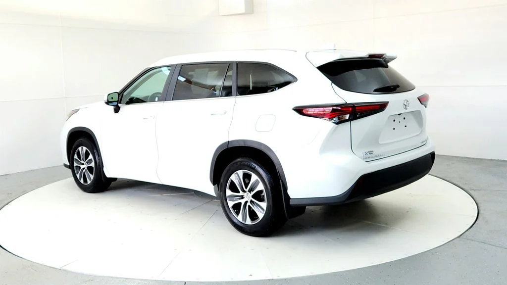 Certified Used 2024 Beige Toyota XLE image 4