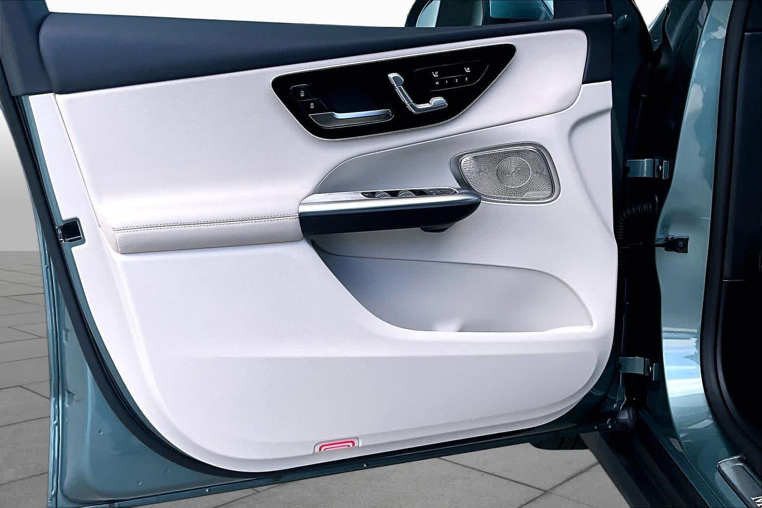 Used 2026 Verde Silver Metallic Mercedes-Benz GLC 300 image 19