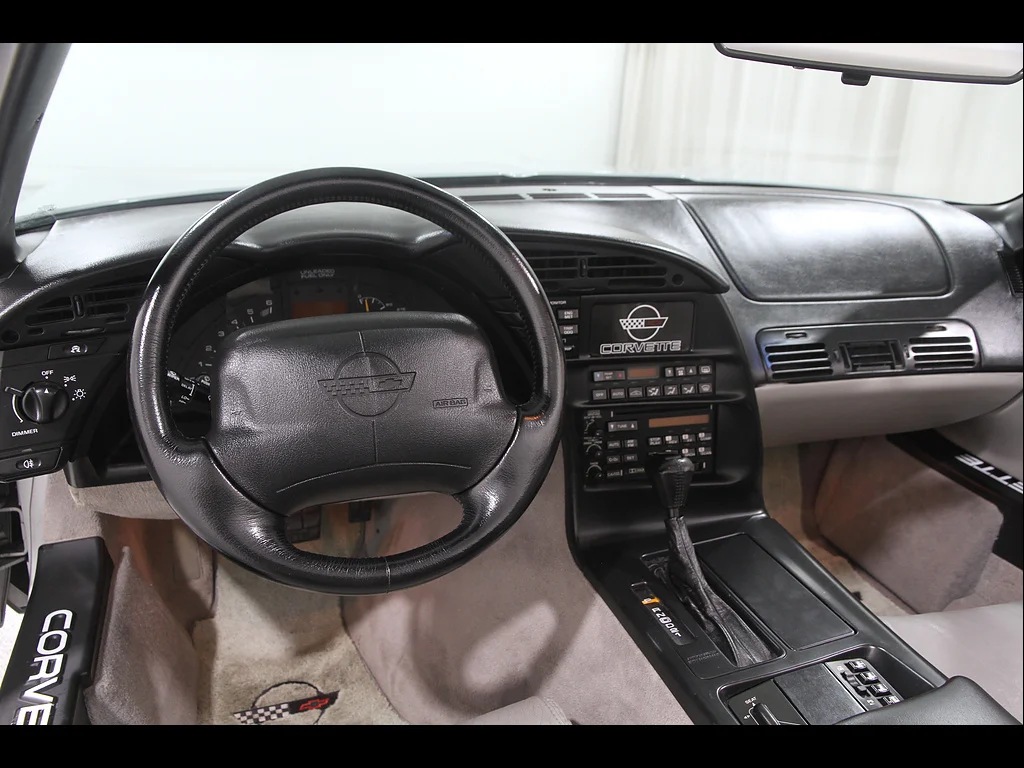 Used 1996  Chevrolet Base image 7