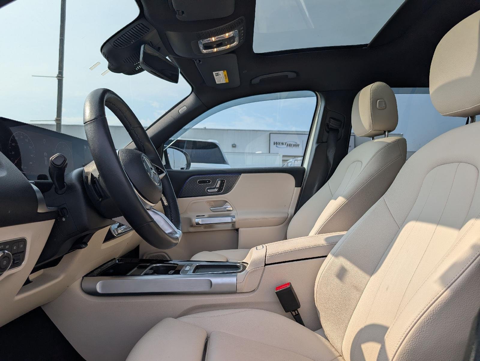 Used 2025 Polar White Mercedes-Benz GLB 250 image 9
