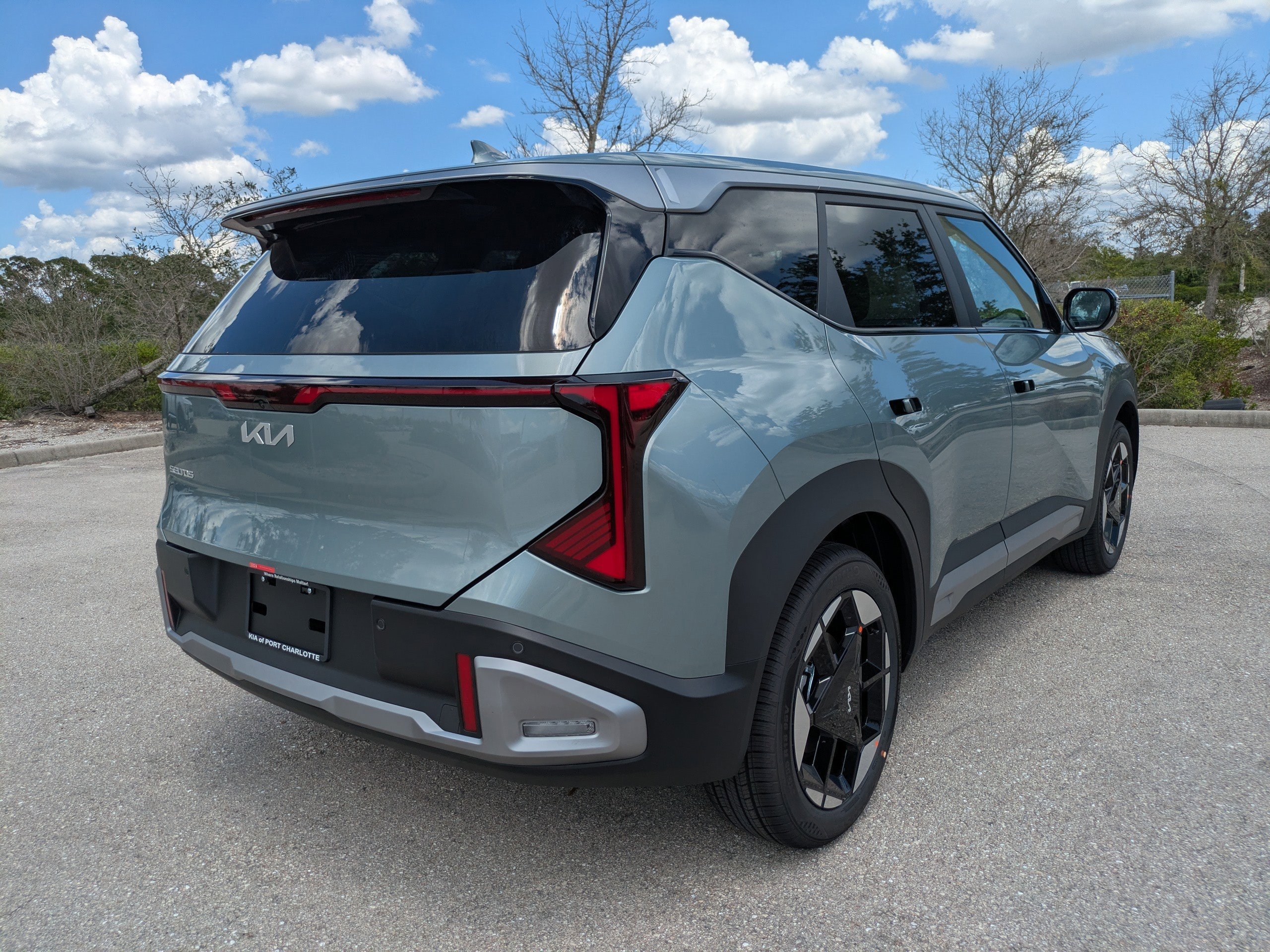 New 2027 Iceberg Green Kia EX image 4