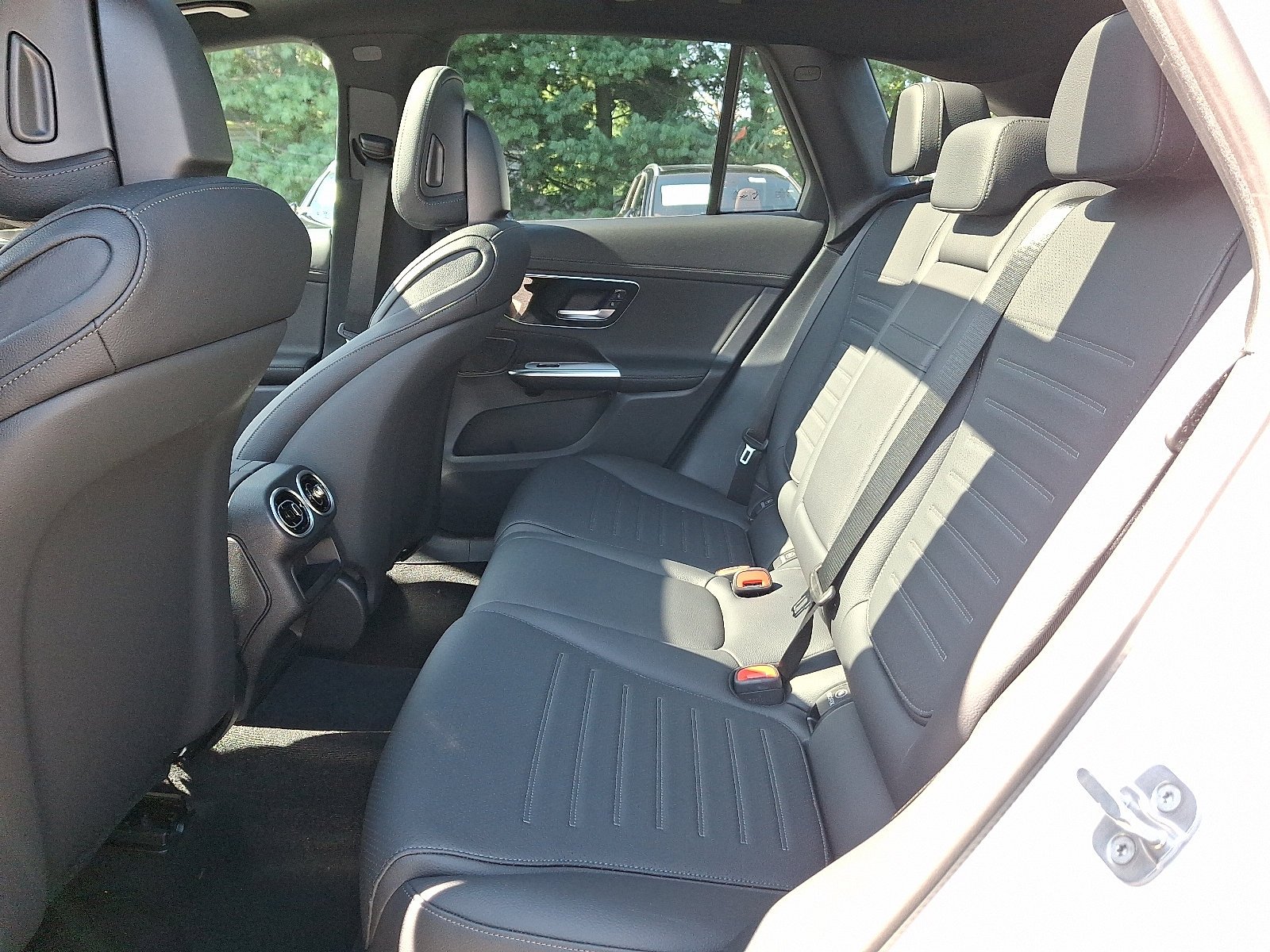New 2027 Polar White Mercedes-Benz GLC 300 image 6